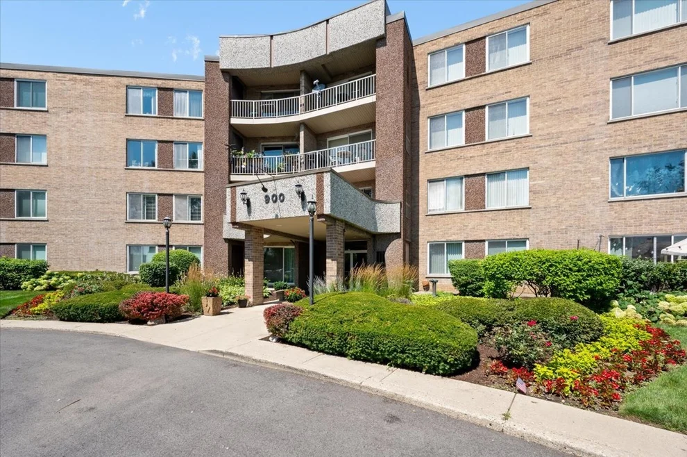 Unit for sale at 900 E Wilmette Road, Palatine, IL 60074
