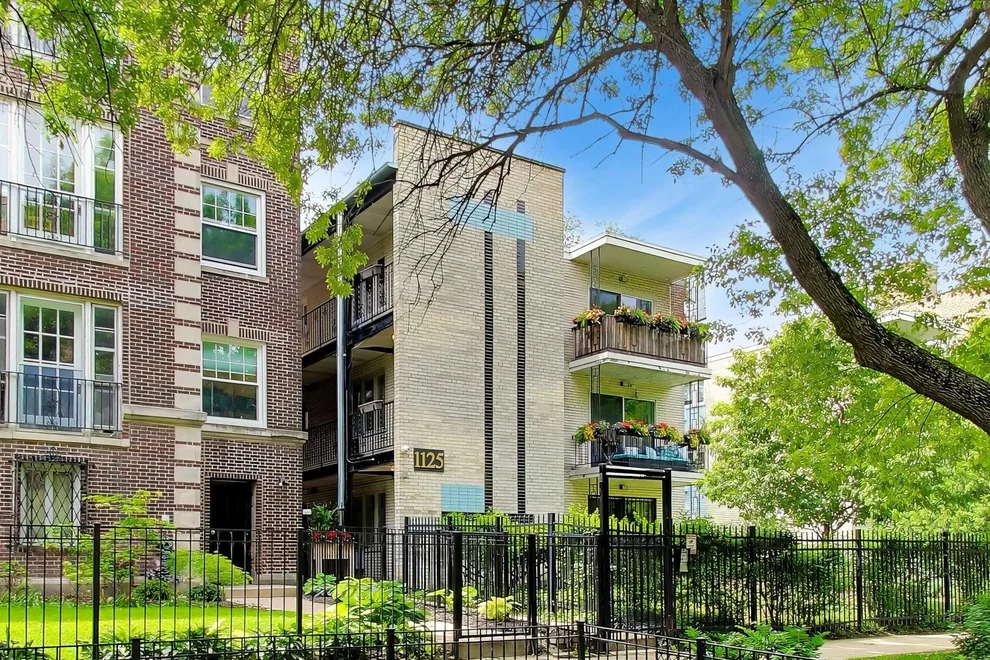Unit for sale at 1125 W Lunt Avenue, Chicago, IL 60626