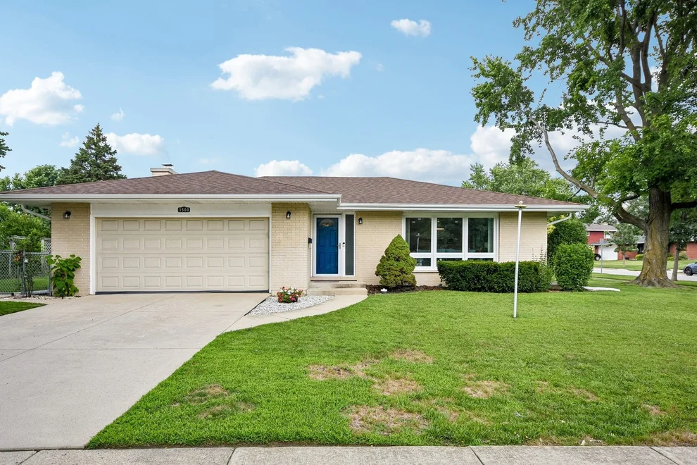 Unit for sale at 3500 Plum Grove Drive, Rolling Meadows, IL 60008