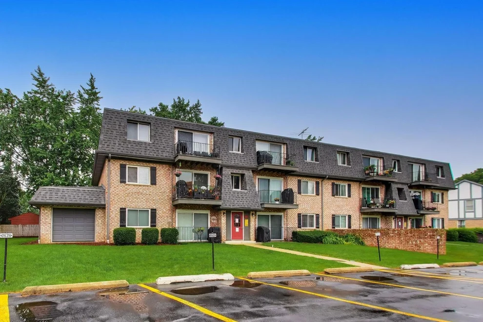 Unit for sale at 900 S PLUM GROVE Road, Palatine, IL 60067
