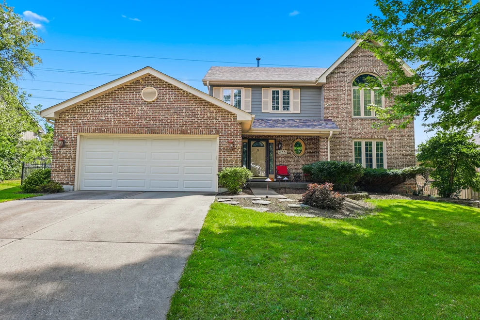 Unit for sale at 655 Crest Drive, Cary, IL 60013