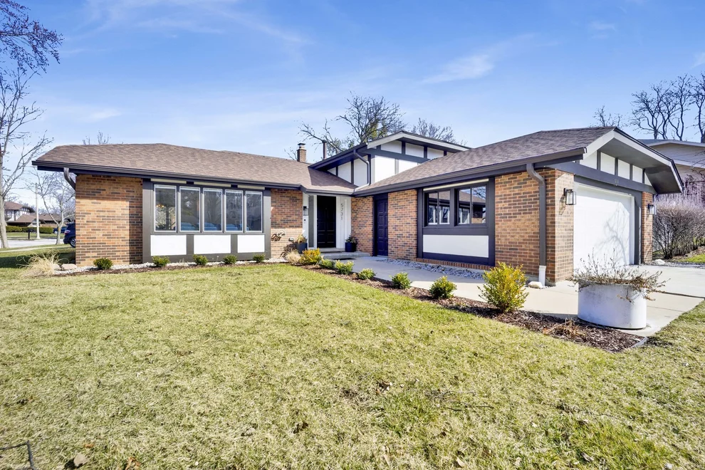 Unit for sale at 5731 Doe Circle, Westmont, IL 60559