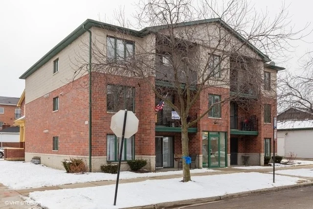 Unit for sale at 6588 N Northwest Highway, Chicago, IL 60631