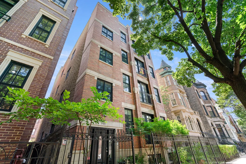 Unit for sale at 901 W Fletcher Street, Chicago, IL 60657