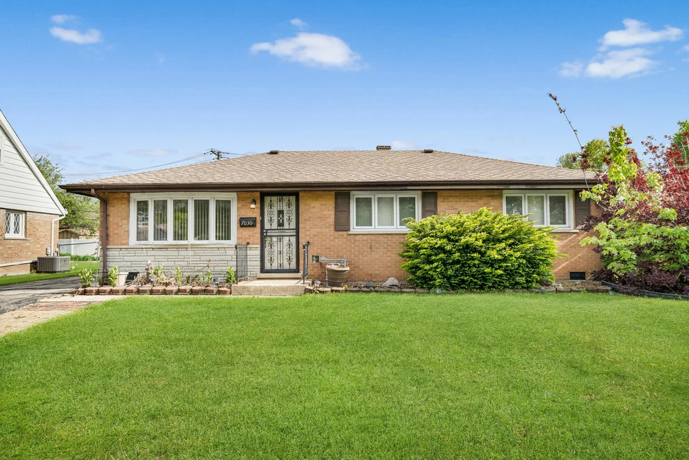 Unit for sale at 7030 Saratoga Drive, Bridgeview, IL 60455