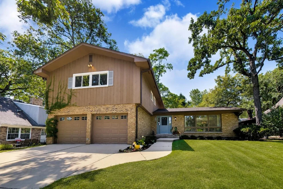 Unit for sale at 2360 N Westwood Lane, Palatine, IL 60074