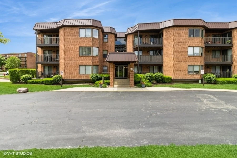 Unit for sale at 6425 Clarendon Hills Road, Willowbrook, IL 60527