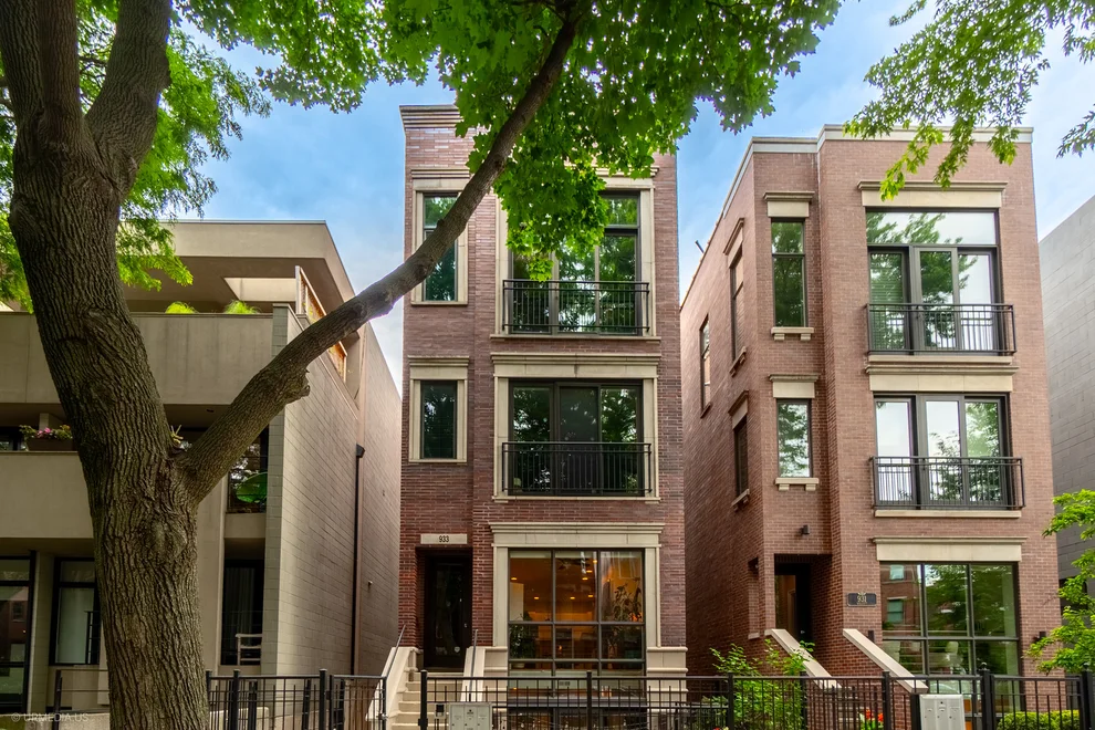 Unit for sale at 933 N Wolcott Avenue, Chicago, IL 60622