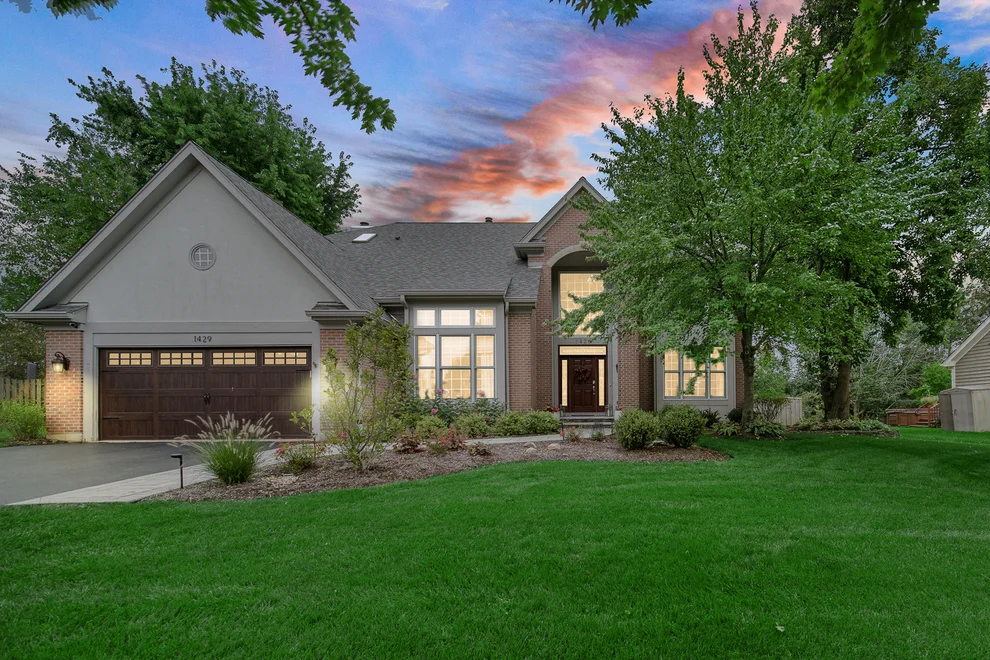 Unit for sale at 1429 Braxton Road, Libertyville, IL 60048