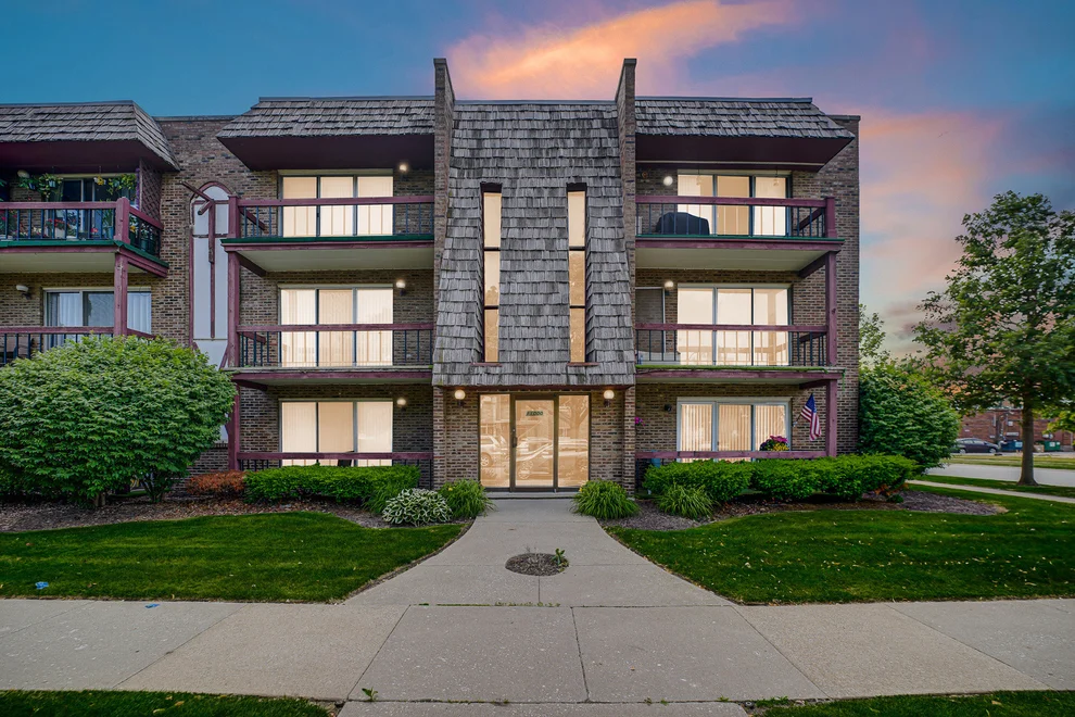 Unit for sale at 11000 S Keating Avenue, Oak Lawn, IL 60453