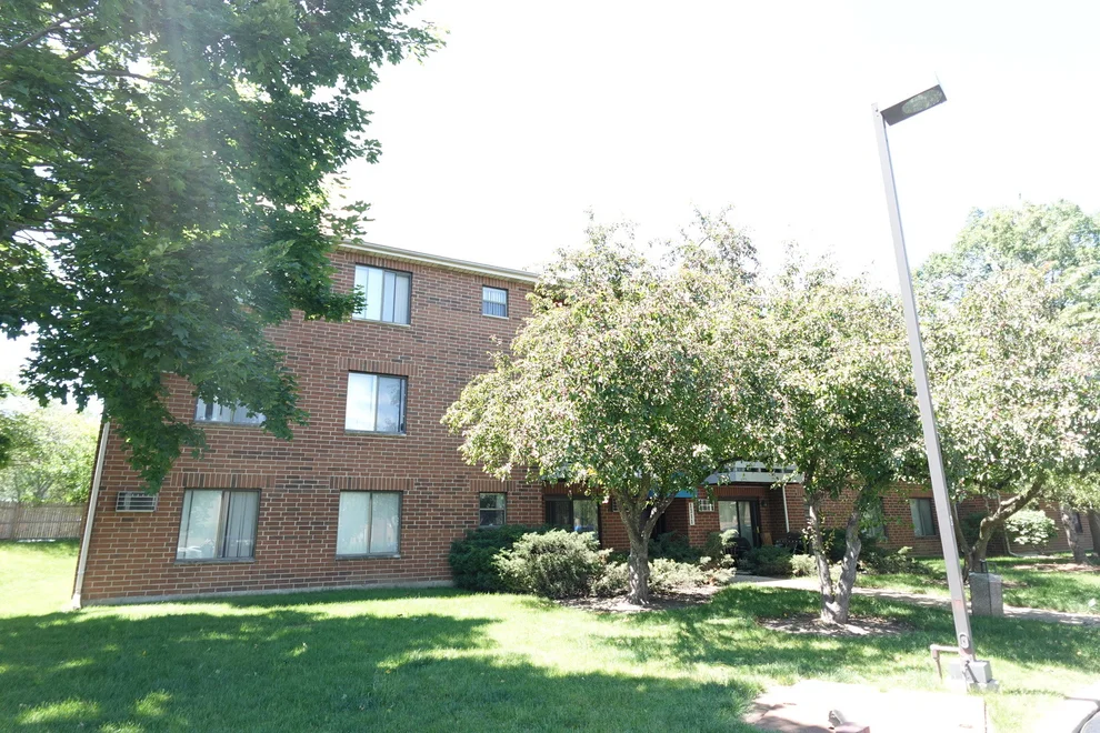 Unit for sale at 1303 N Winslowe Drive, Palatine, IL 60074