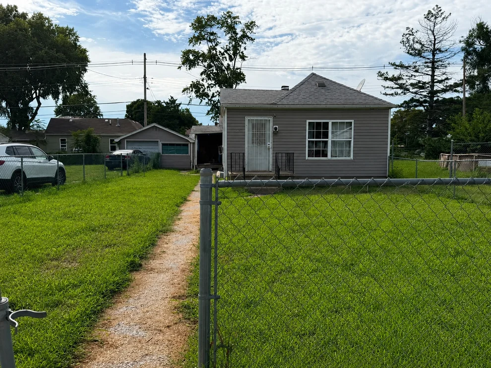Unit for sale at 1029 Washington Avenue, Madison, IL 62060