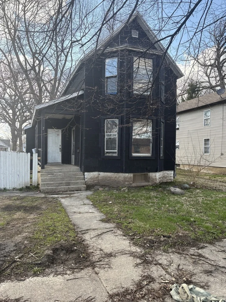 Unit for sale at 337 N 6th Avenue, Kankakee, IL 60901