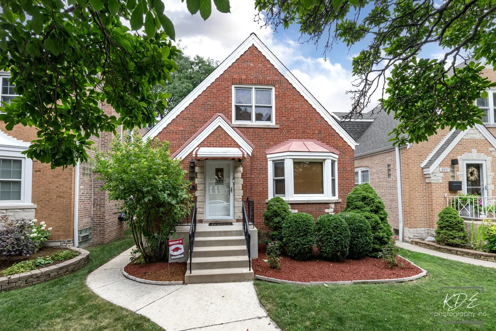 Unit for sale at 5915 W Roscoe Street, Chicago, IL 60634