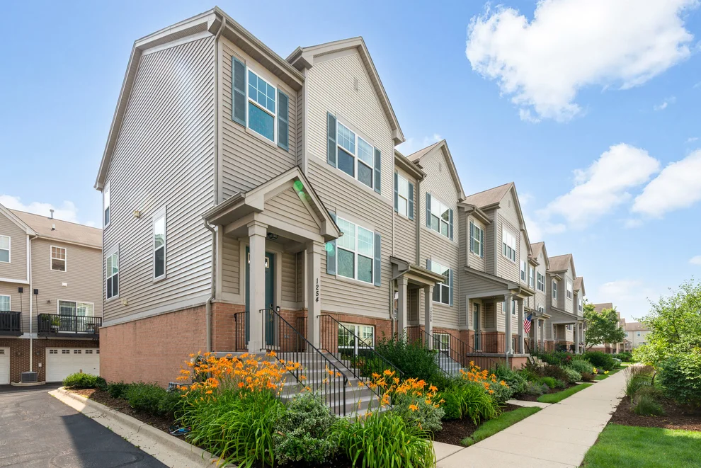 Unit for sale at 1254 Evergreen Avenue, Des Plaines, IL 60016