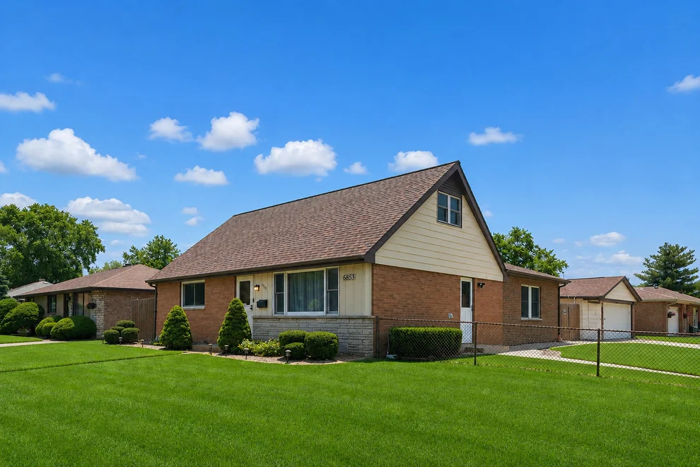 Unit for sale at 6853 Saratoga Drive, Bridgeview, IL 60455