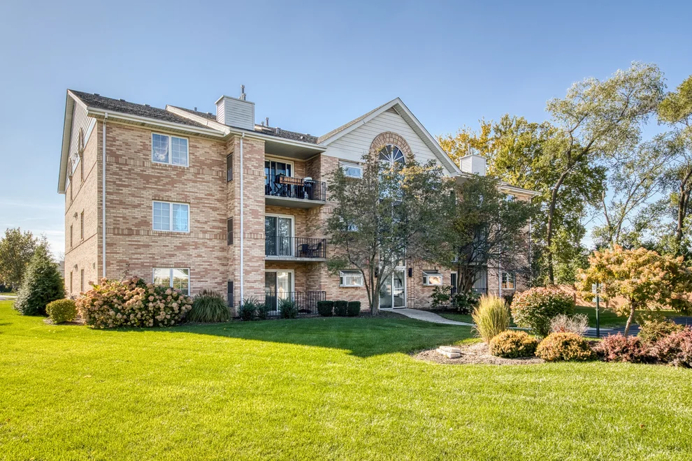 Unit for sale at 18310 Robin Lane, Homewood, IL 60430