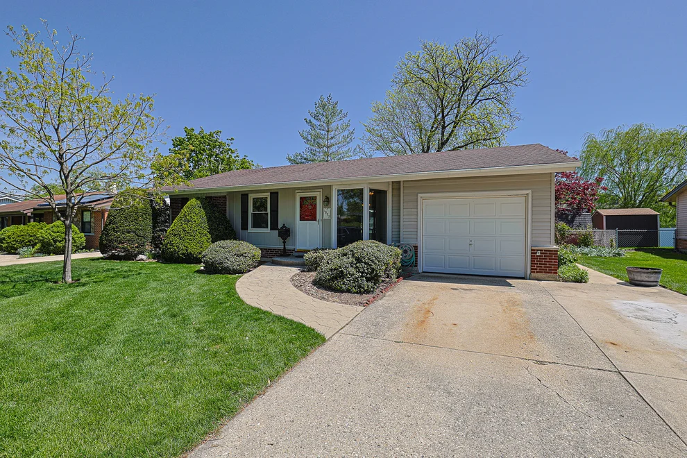Unit for sale at 1057 Cedar Lane, Elk Grove Village, IL 60007