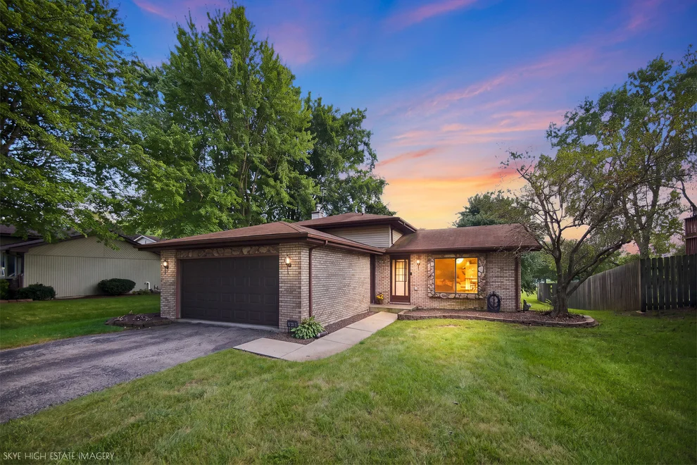 Unit for sale at 2211 Jackson Branch Drive, New Lenox, IL 60451