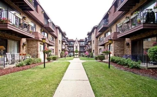 Unit for sale at 6443 N Northwest Highway, CHICAGO, IL 60631