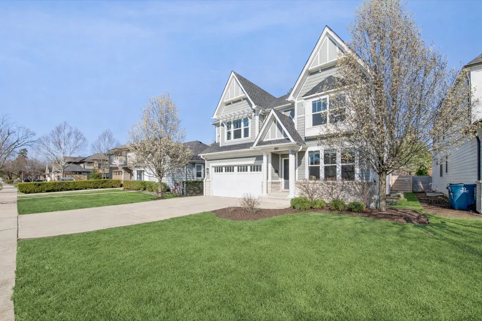 Unit for sale at 383 N Larch Avenue, Elmhurst, IL 60126