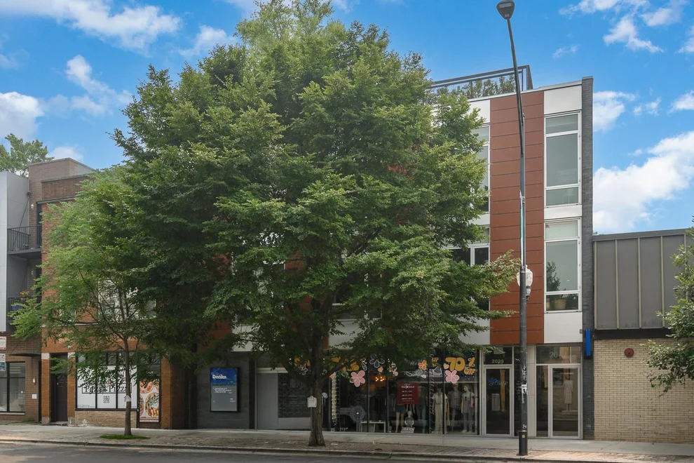 Unit for sale at 2041 W ROSCOE Street, Chicago, IL 60618