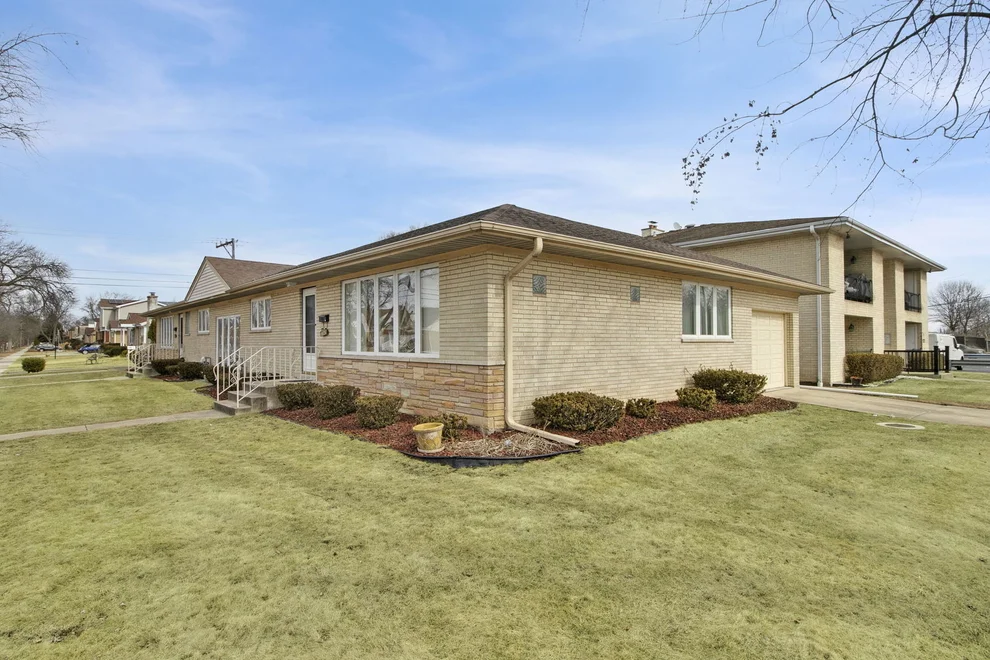 Unit for sale at 2549 S 2nd Avenue, North Riverside, IL 60546