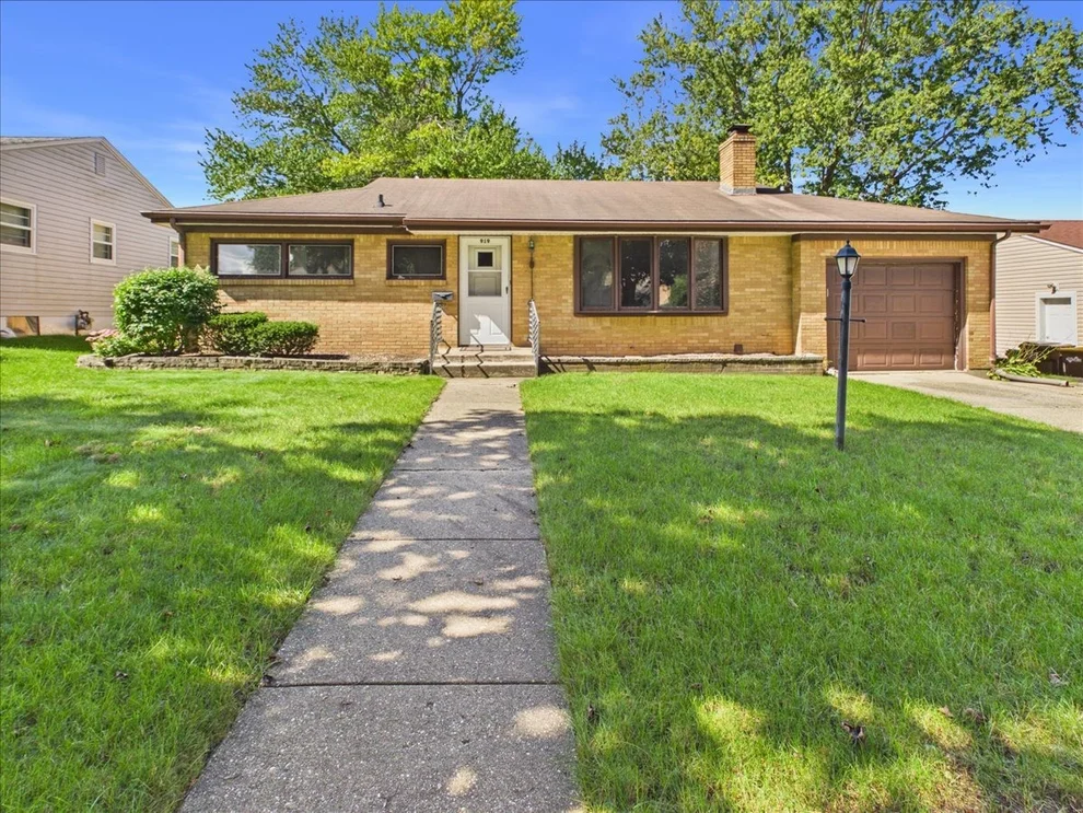 Unit for sale at 919 Woodland Drive, Rockford, IL 61108
