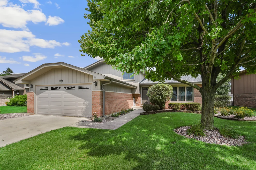 Unit for sale at 613 Gavin Avenue, Romeoville, IL 60446