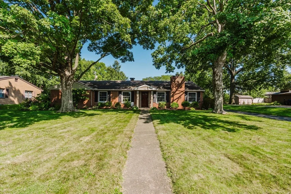 Unit for sale at 914 Hastings Drive, Bloomington, IL 61701