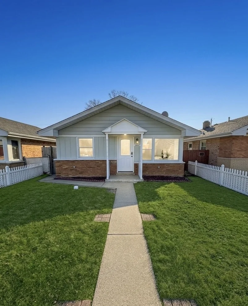 Unit for sale at 7609 Lockwood Avenue, Burbank, IL 60459
