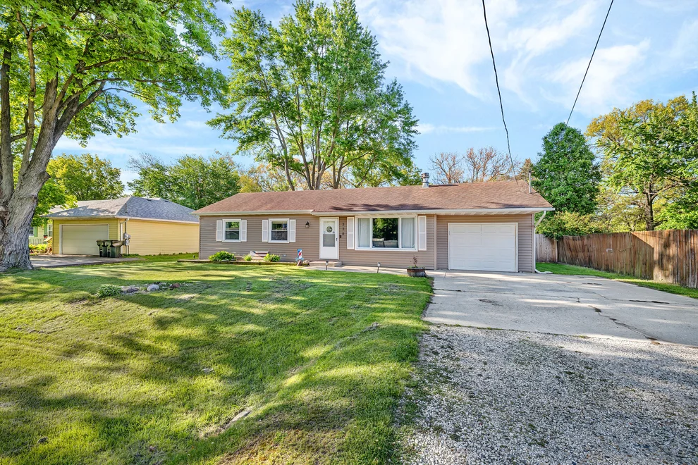 Unit for sale at 338 Orchard Lane, Braidwood, IL 60408