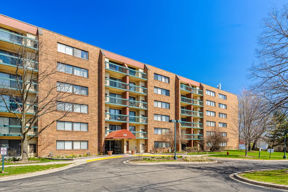 Unit for sale at 1800 Huntington Boulevard, Hoffman Estates, IL 60169