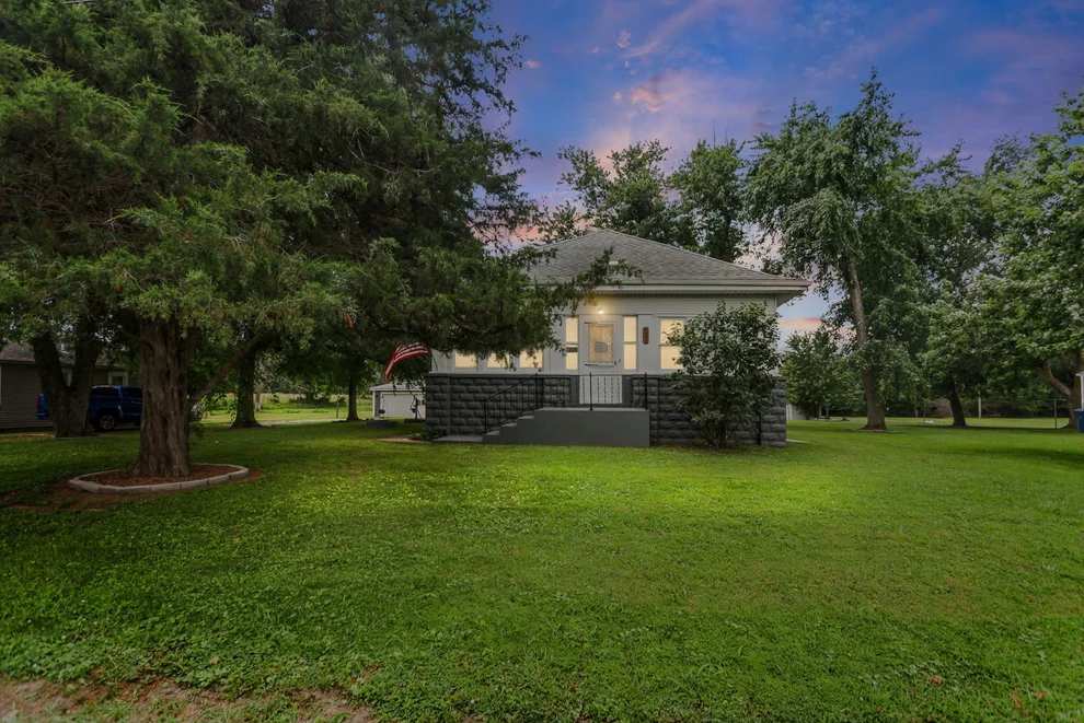 Unit for sale at 1005 W 7th Street, Centralia, IL 62801