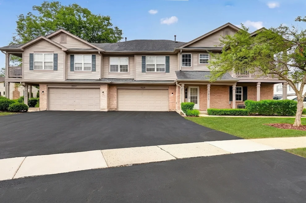 Unit for sale at 7029 S Stratton Lane, Gurnee, IL 60031