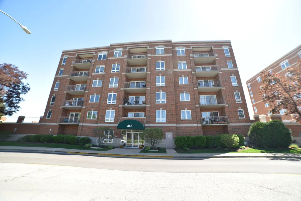 Unit for sale at 365 Graceland Avenue, Des Plaines, IL 60016