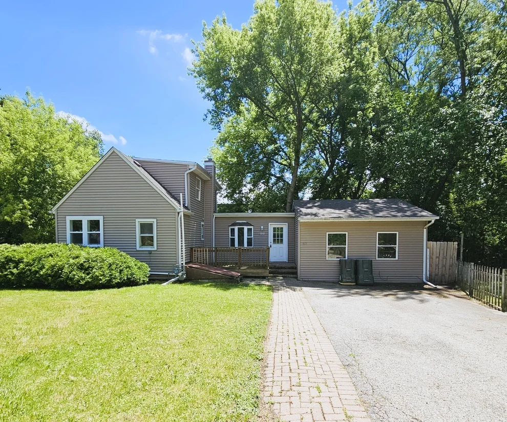Unit for sale at 611 Golfview Drive, Round Lake Beach, IL 60073