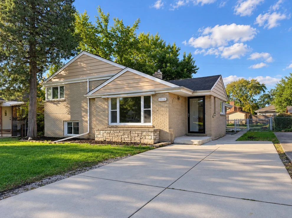 Unit for sale at 3814 W Sherwin Avenue, Lincolnwood, IL 60712