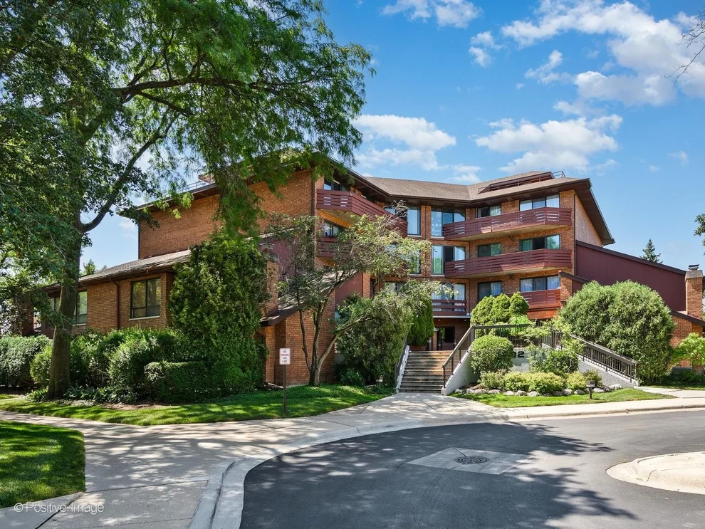 Unit for sale at 702 Waukegan Road, Glenview, IL 60025