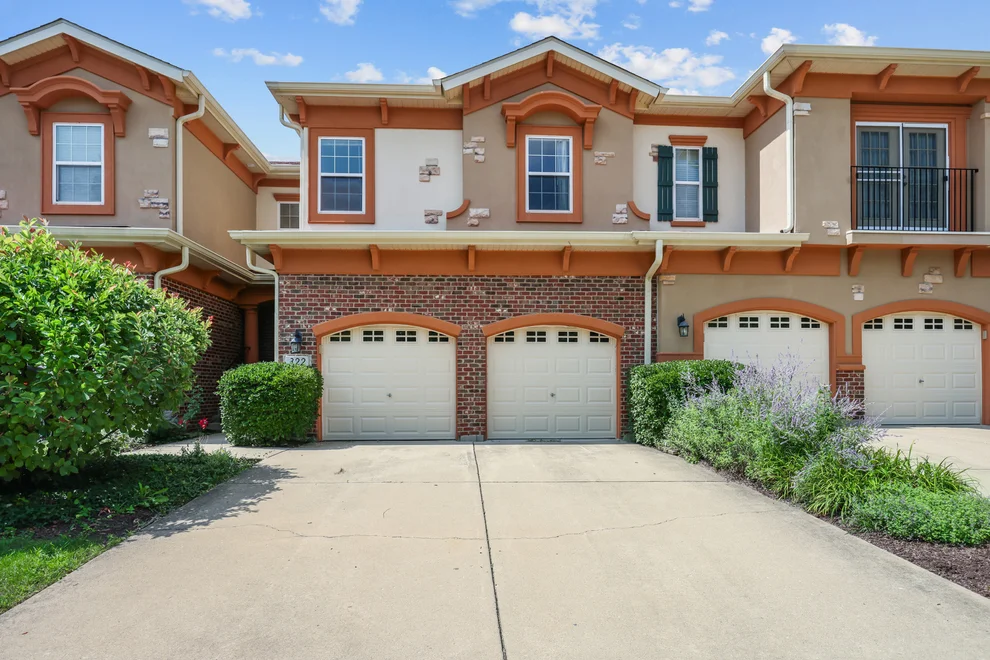 Unit for sale at 322 Montabello, Bloomingdale, IL 60108