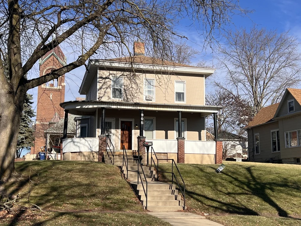 Unit for sale at 905 4th Street, LaSalle, IL 61301