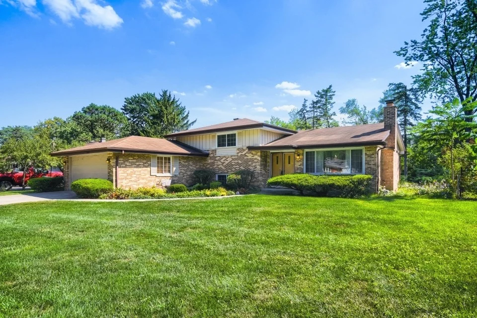 Unit for sale at 883 E Zinnia Lane, Palatine, IL 60074
