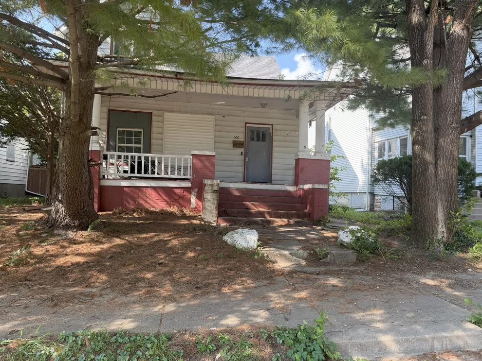 Unit for sale at 605 W Armstrong Avenue, Peoria, IL 61606