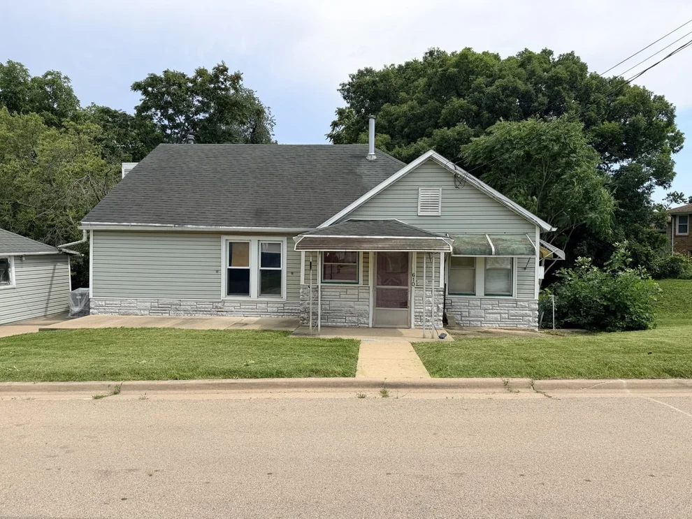 Unit for sale at 610 Wyatt Avenue, Oglesby, IL 61348