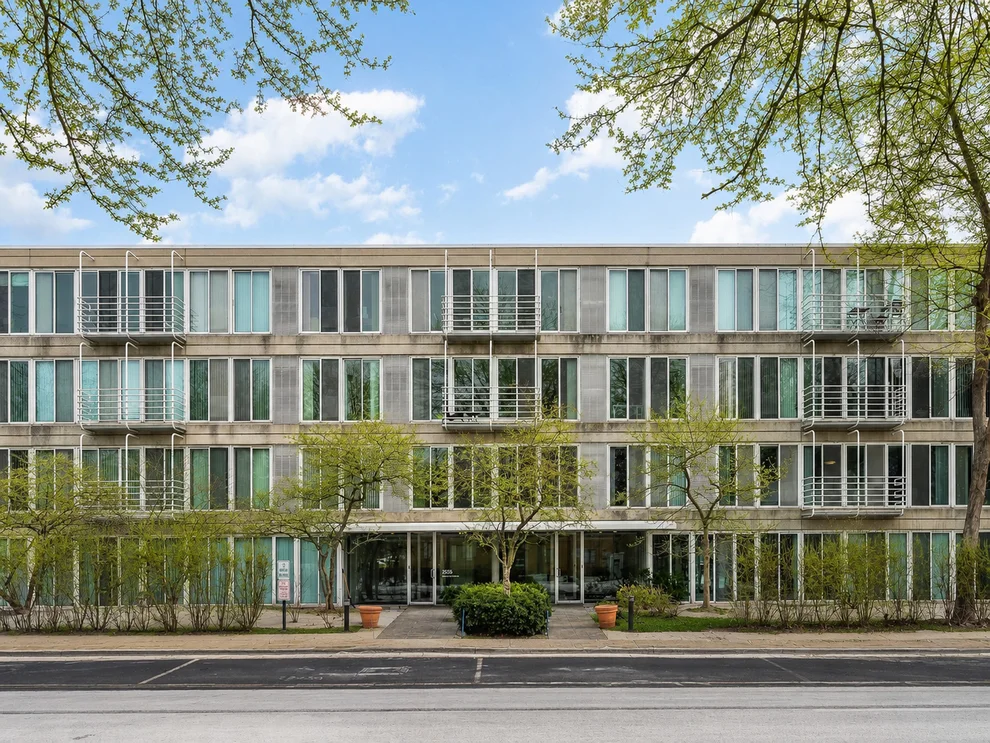 Unit for sale at 2555 Gross Point Road, Evanston, IL 60201