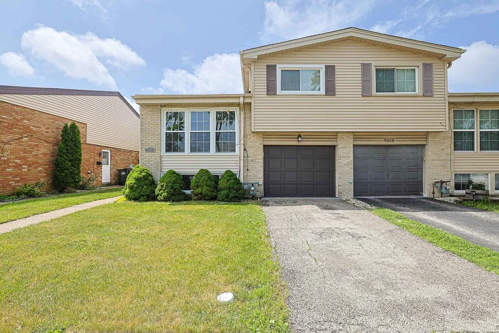 Unit for sale at 9249 BARBERRY Lane, Des Plaines, IL 60016