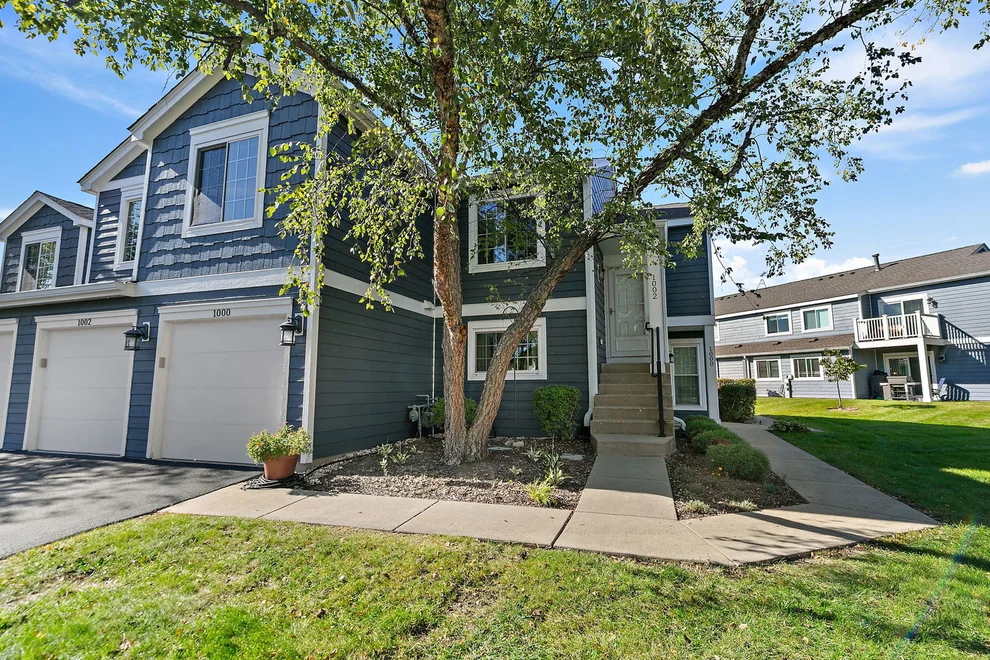 Unit for sale at 1002 Boston Circle, Schaumburg, IL 60193