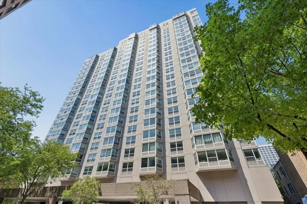 Unit for sale at 720 W Gordon Terrace, Chicago, IL 60613