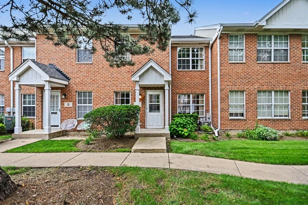 Unit for sale at 3 4 Seasons Court, Elmhurst, IL 60126