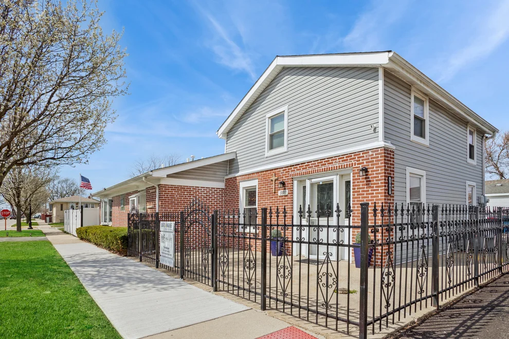 Unit for sale at 1801 N 39th Avenue, Stone Park, IL 60165